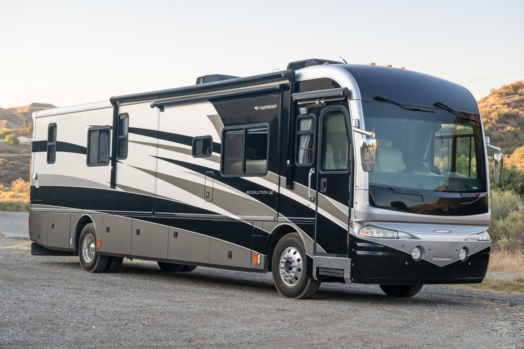 2006 Fleetwood Revolution LE 40E