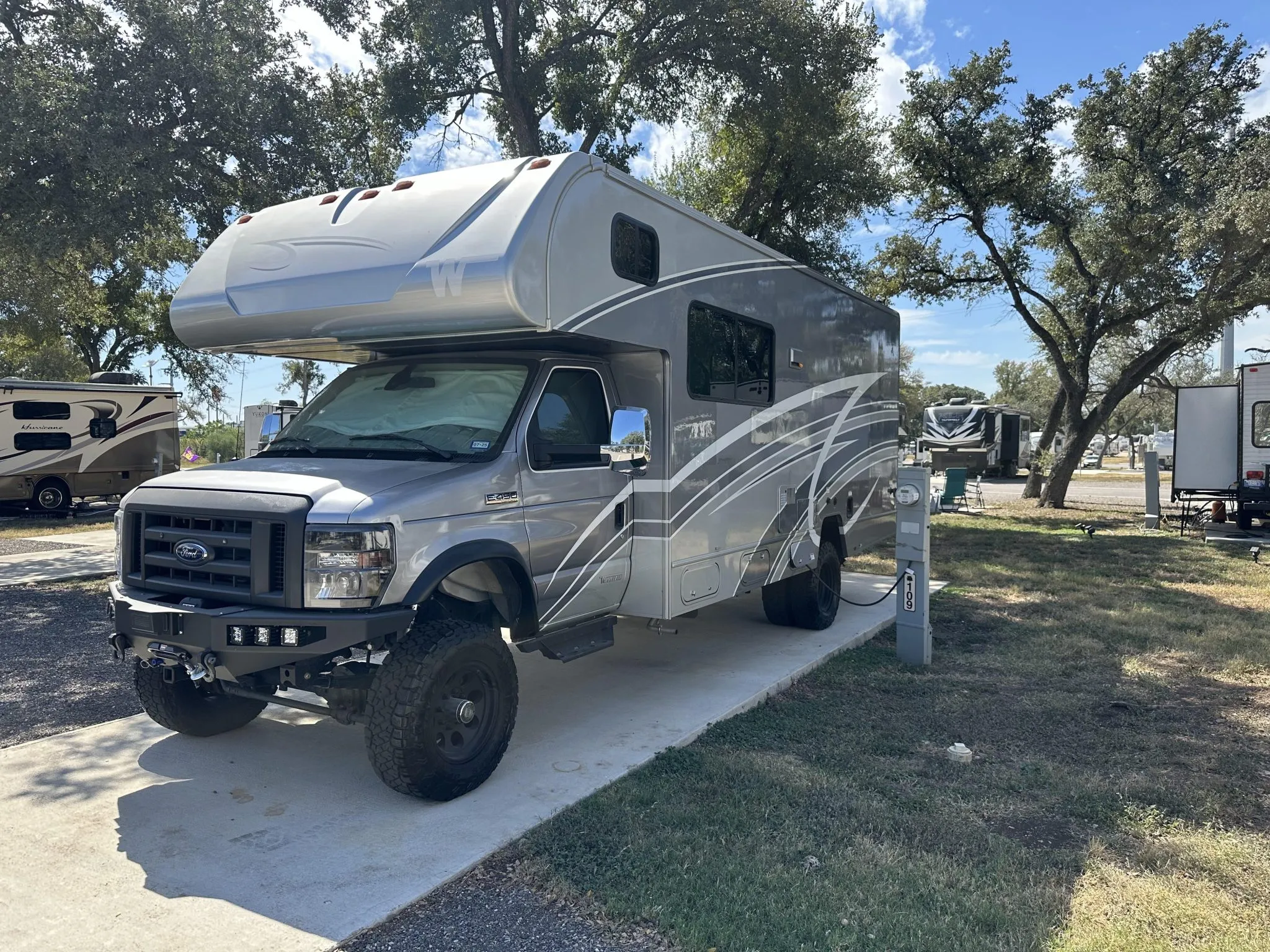 2022 Winnebago Minnie Winnie 25B 4×4 Conversion