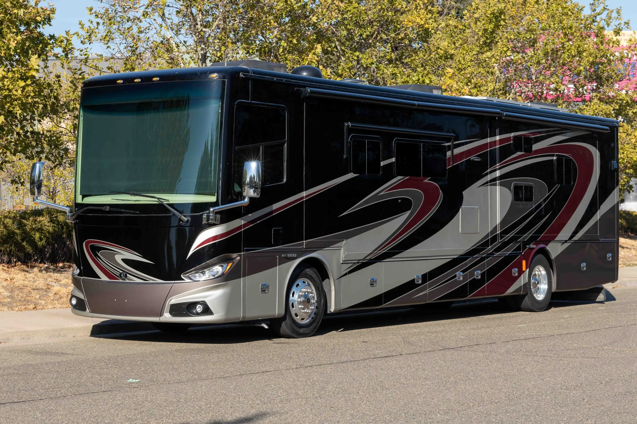 2016 Tiffin Phaeton 40 QKH Motorcoach